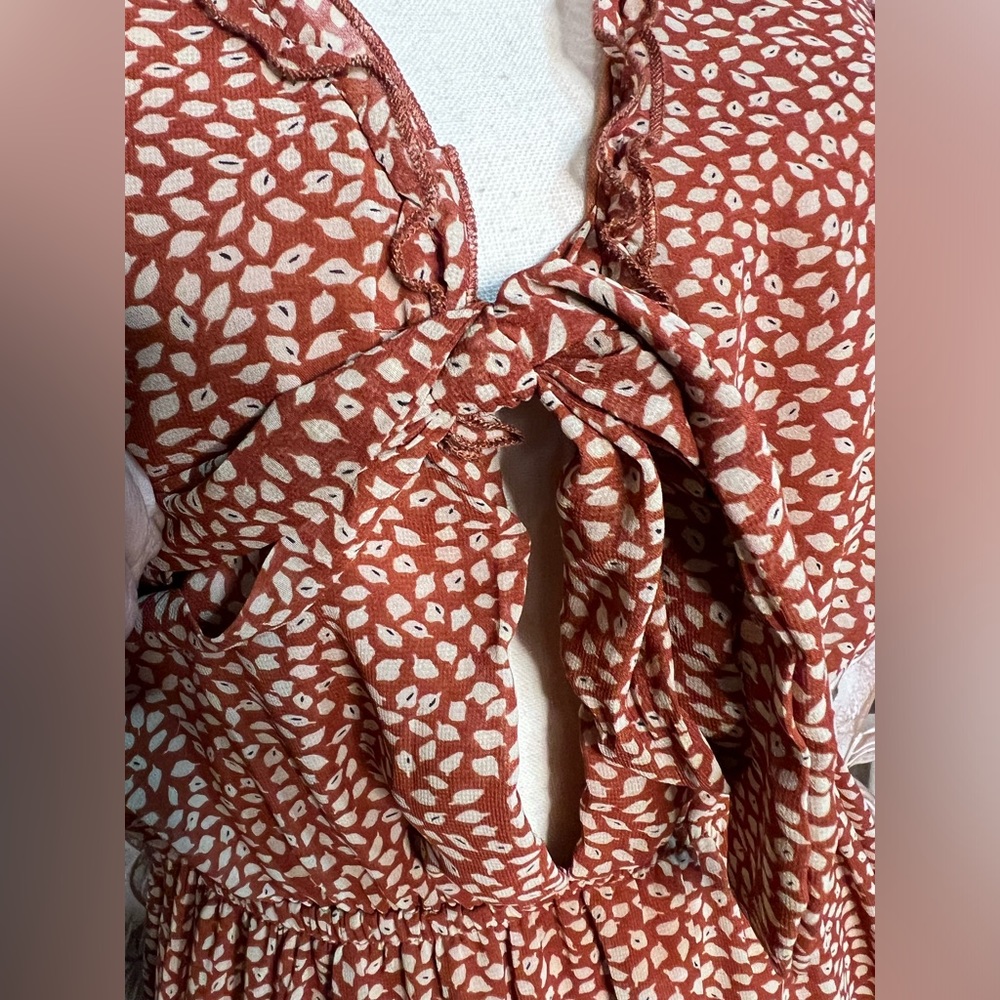 The Boardwalk Rust/Burnt/Brown Orange Print Ruffle Tie Cut Out Mini Dress Sz L - Picture 3 of 7